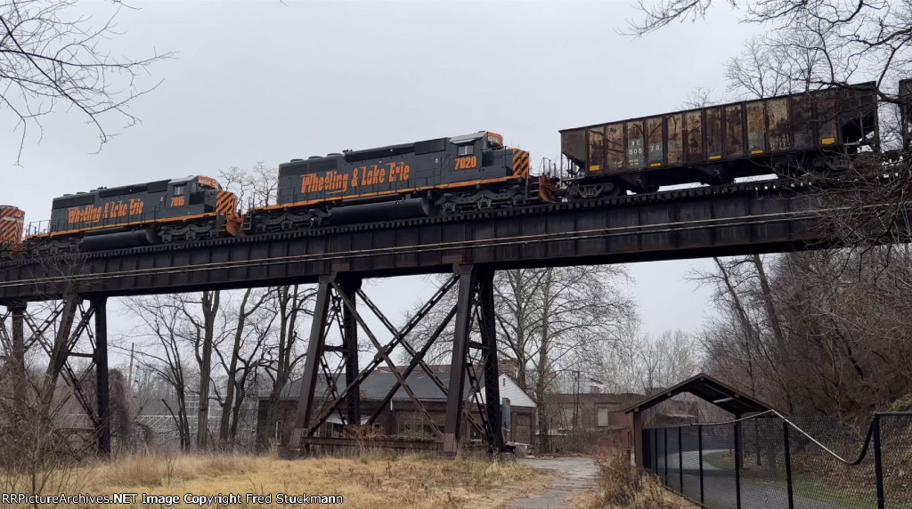 WE 7020 shoves toward the siding.